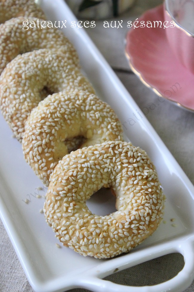 https://recettesderatiba.com/wp-content/uploads/2014/07/Gateaux-secs-algerien.jpg